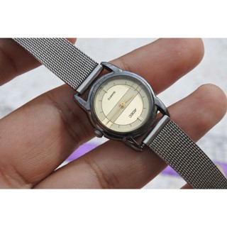 นาฬิกา Vintage มือสองญี่ปุ่น ADEC ระบบ QUARTZ ผู้หญิง ทรงกลม กรอบเงิน หน้าปัด 24มม