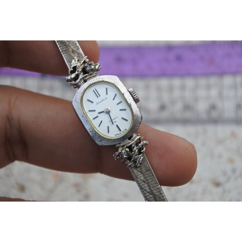 นาฬิกา Vintage มือสองญี่ปุ่น SEIKO SOLAR ระบบ ไขลาน ผู้หญิง รูปไข่ กรอบเงิน หน้าขาว หน้าปัด 16มม