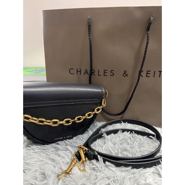 กระเป๋า Charles & Keith Thea Chain Handle Half Moon Bag - Black