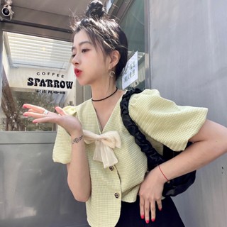 💜S-2XL ฝรั่งเศสขนาดใหญ่คอวีสีเขียว/สีขาวผูกโบว์เสื้อออกแบบ เฉพาะกลุ่ม เสื้อแขนพัฟหลวมตัดด้านบน