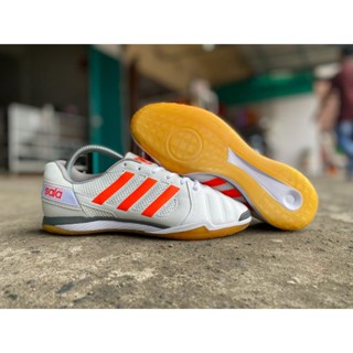 รองเท้าฟุตบอล Futsal Top Sala In - Cloud White Solar Red Iron Metallic