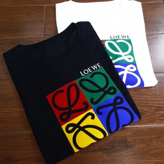 Loewe ใหม่ เสื้อยืดคอกลม แขนสั้น พิมพ์ลายโลโก้ แฟชั่นฤดูร้อน สําหรับผู้ชาย และผู้หญิง 2023