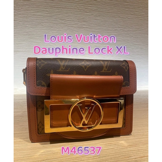 100% แบรนด์ใหม่และแท้ 23SS LV / Louis Vuitton Dauphine Lock XL มินิกระเป๋าถือ
