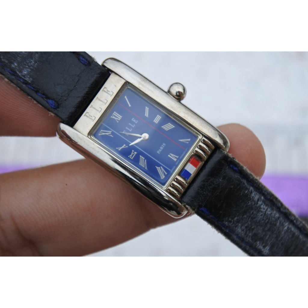 นาฬิกา Vintage มือสองญี่ปุ่น ELLE PARIS FANCE ระบบ QUARTZ ผู้หญิง ทรงสี่เหลี่ยม กรอบเงิน หน้าสีน้ำเงิน หน้าปัด 22มม