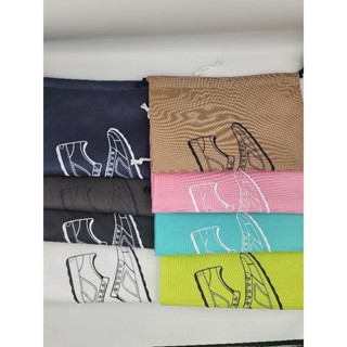 ถุงผ้า size.m อเนกประสงค์ เก็บรองเท้าหรือเสื้อผ้า ลายรองเท้าผ้าใบ