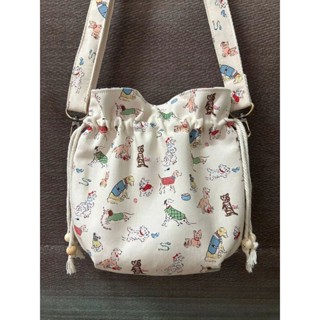 [พร้อมส่ง] กระเป๋าสะพายไหล่ ผ้าแคนวาส พิมพ์ลายการ์ตูนลูกสุนัขน่ารัก แบบผูกเชือก สําหรับผู้หญิง 2023