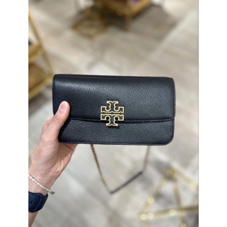 👜💥New Tory Burch Britten ChainConvertible Wallet
กระเป๋าสะพายสุดหรูมี 2สี หนังสวยมาก สายโซ่พันหนัง มี สีดำ /สีน้ำตาล