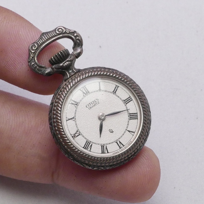 นาฬิกา Vintage มือสองญี่ปุ่น Pocket Watch นาฬิกาพกCITIZENระบบQUARTZทรงกลม กรอบเงิน หน้าปัดตัวเลขโรมัน หน้าปัด 25มม