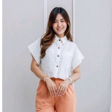 เชิตครอป ผ้าลินินผสม แพทเทริ์นเก๋ๆ สไตล์เสื้อเชิตทรงครอป เทรนด์นี้ไม่มี out