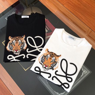 Loewe เสื้อยืดคอกลม แขนสั้น พิมพ์ลายโลโก้ Roewe Year of the Tiger แฟชั่นฤดูร้อน สําหรับผู้ชาย และผู้หญิง