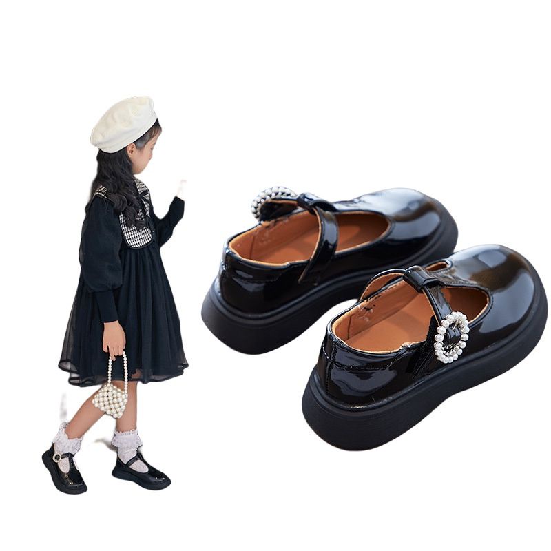 รองเท้าออกงานเด็กผู้หญิง คัชชู หนังแก้ว สีดำ