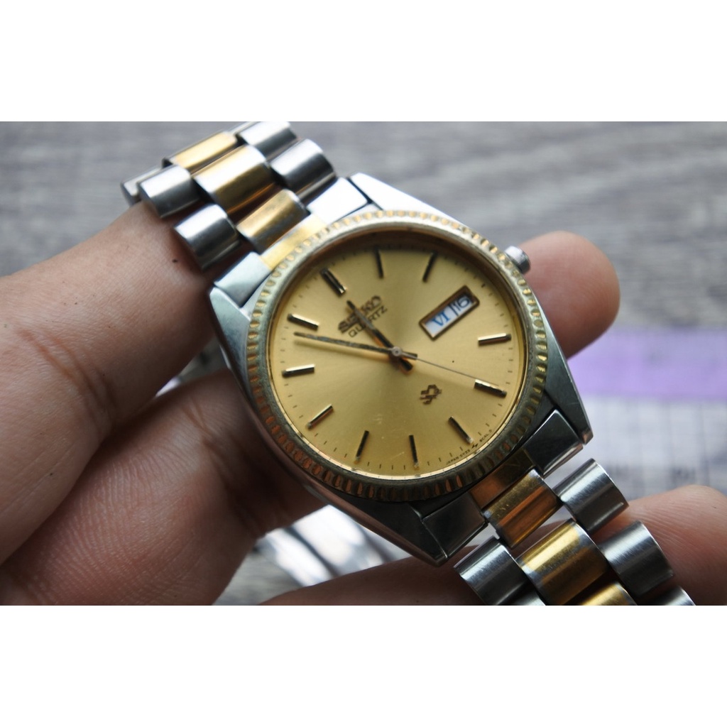 นาฬิกา Vintage มือสองญี่ปุ่น SEIKO SQ 5Y23 8A60 ระบบ QUARTZ ผู้ชาย ทรงกลม กรอบทอง หน้าทอง หน้าปัด 37มม