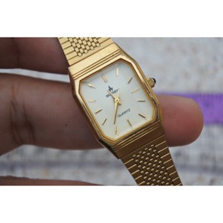 นาฬิกา Vintage มือสองญี่ปุ่น BUREN SWISS ระบบ QUARTZ ผู้หญิง ทรงสี่เหลี่ยม กรอบทอง หน้าขาว หน้าปัด 22มม