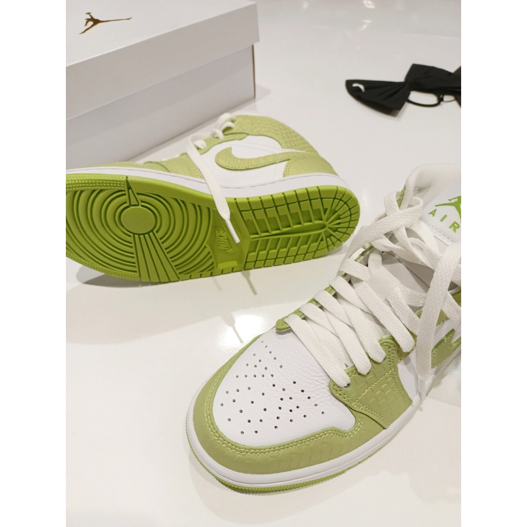 ✴ของแท้ 100 % NIKE Air Jordan 1 Mid SE Green Pythonรองเท้าผ้าใบผู้ชาย