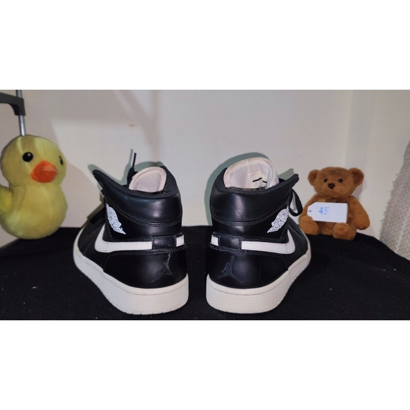 รองเท้าผ้าใบ nike▫┇♙✎✁Nike Air Jordan 1  Retro Mid Black White แท้ มือสอง ไม่มีกล่อง รองเท้าผ้าใบ รองเท้า ไซส์45 29ซมรอง