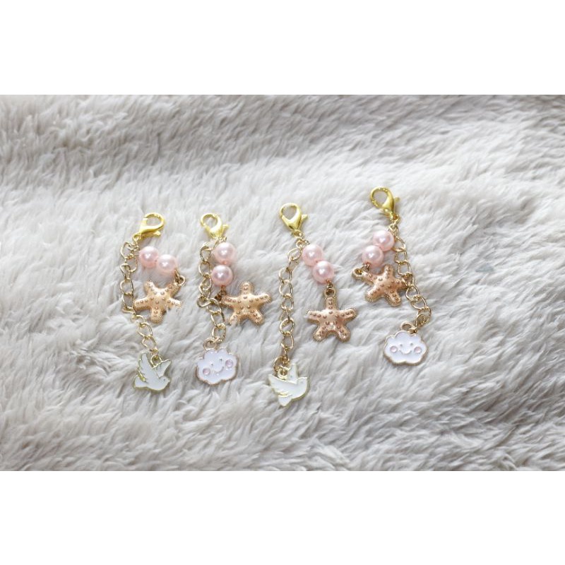 พวงกุญแจสายระย้าพร้อมจี้น่ารัก ( PZ ) ladiiirae shop