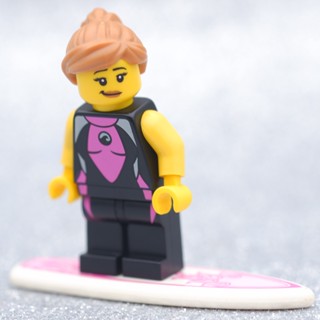 LEGO Surfer Girl Series 4 - MINIFIGURE SERIES LEGO เลโก้ มินิฟิกเกอร์ ตัวต่อ ของเล่น