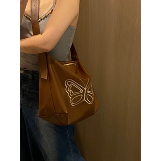 ▪American Retro Lazy Messenger Tote Bag 2023 ใหม่เวอร์ชั่นเกาหลีอเนกประสงค์ความจุขนาดใหญ่กระเป๋าสะพายผีเสื้อพร็อพ