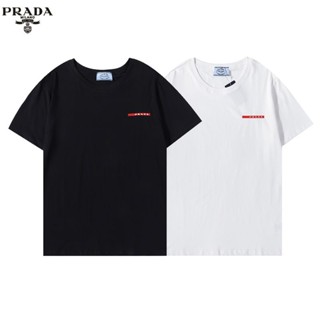 Prada เสื้อยืดแขนสั้น คอกลม พิมพ์ลาย เข้ากับทุกการแต่งกาย แฟชั่นฤดูร้อน สไตล์นักธุรกิจ สําหรับผู้ชาย