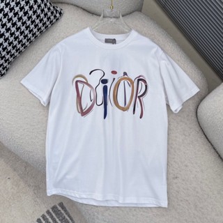 Dior ใหม่ เสื้อยืดแขนสั้น ผ้าฝ้ายแท้ พิมพ์ลาย Dior ทรงหลวม คุณภาพสูง แฟชั่นฤดูร้อน สําหรับผู้ชาย และผู้หญิง 2023