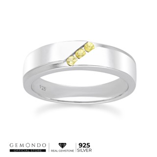 Gemondo แหวนเงินแท้ 925 Sterling Silver ชุบโรเดียม ประดับบุษราคัม (Yellow Sapphire) เรียง 3 เม็ด ทรงปลอกมีดขอบพ่นทราย