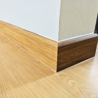 บัวพื้นตกแต่งบ้าน ลายไม้[ กว้าง9.5cm หนา1.5cm ยาว200cm]