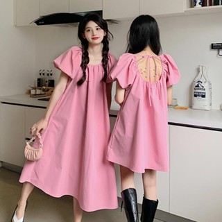 พร้อมส่ง✨ แฟชั่นญี่ปุ่น น่ารัก สีชมพู คอเหลี่ยม แขนพอง ทรงหลวม สีทึบ สไตล์ Preppy เดรสทรงเอ เปิดหลัง มี 2 สี