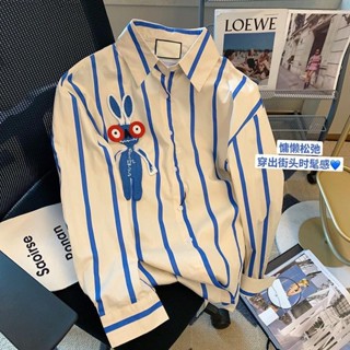 พร้อมส่ง🍒 เสื้อเชิ้ตคอปกโปโลปักลายการ์ตูนกระต่ายแฟชั่นสไตล์เกาหลีสีน้ำเงินสไตล์ย้อนยุคทรงหลวมสไตล์กระโหลก