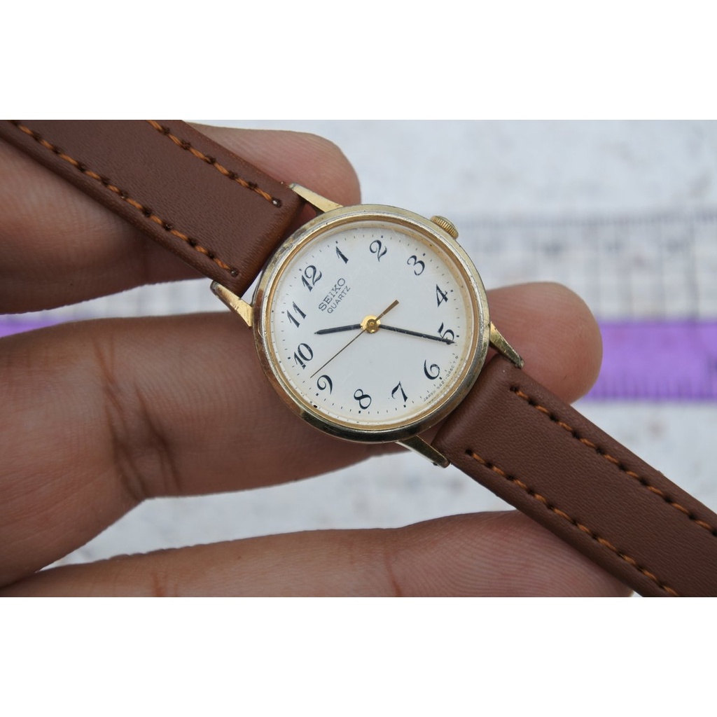 นาฬิกา Vintage มือสองญี่ปุ่น SEIKO 5421 0090 ระบบ QUARTZ ผู้หญิง ทรงกลม กรอบทอง หน้าขาว หน้าปัด 26มม
