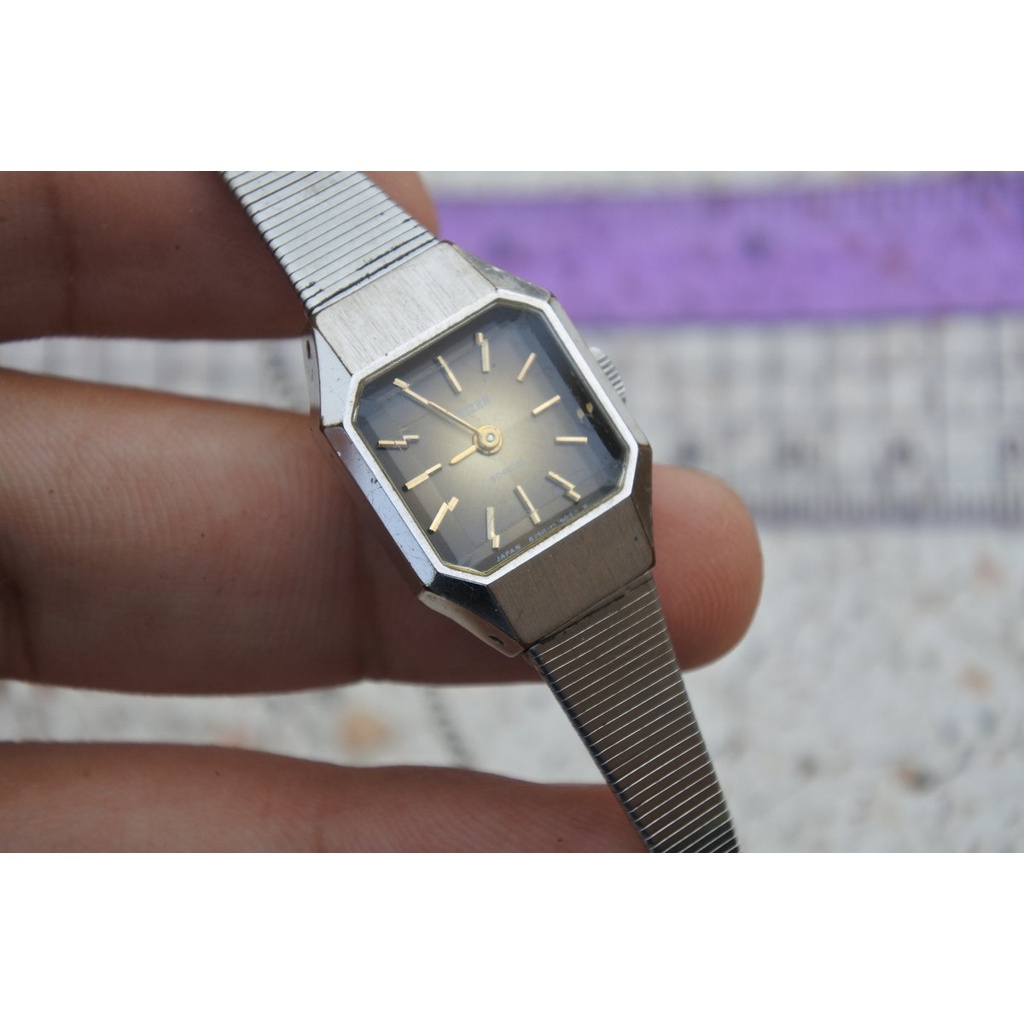 นาฬิกา Vintage มือสองญี่ปุ่น CITIZEN ชุบทอง ระบบ AUTOMATIC ผู้หญิง ทรงสี่เหลี่ยม กรอบเงิน หน้าปัดสีน้ำตาล หน้าปัด 19มม