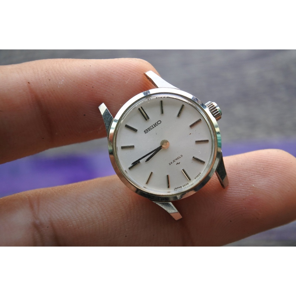 นาฬิกา Vintage มือสองญี่ปุ่น SEIKO 2220 0020 ระบบ ไขลาน ผู้หญิง ทรงกลม กรอบเงิน หน้าปัด 22มม