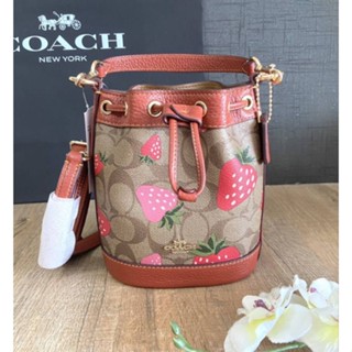 👜🍓กระเป๋ามาใหม่ลายใหม่NEW COACH Mini Dempsey Bucket Bag In Signature Canvas With Wild Strawberry🍓🍓