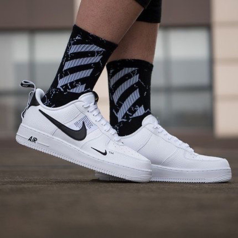 รองเท้าผ้าใบ nike✗☄✒รองเท้า Nike Air Force 1 “LV8 Utility” White/Black (แถมกล่อง) ✅จ่ายปลายทางได้ มีของพร้อมส่ง