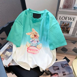 shein thailand เสื้อยืดแขนสั้นลายกระต่ายไล่ระดับสีเขียวแฟชั่นระดับประเทศเสื้อคอตตอน100% สไตล์ฮ่องกงสำหรับคนตัวเล็ก oversize ฤดูร้อน