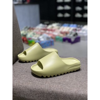 ของแท้ Kanye_West x Yeezy_Slide "Resin" GW1934 รองเท้าแตะ หัวมะพร้าว และหัวมะพร้าว