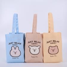 Moshi Moshi แก้วน้ำพลาสติกพร้อมกระเป๋า ลายน่ารัก มีฝาปิด ขนาด 750 ml. รุ่นล่าสุด