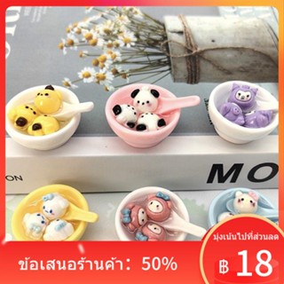 ﹉สมุดสีแดงเล่มเล็กการ์ตูนน่ารัก Sanrio ลูกข้าวเหนียว ช้อนจิ๋ว เครื่องประดับ DIY อาหารสามมิติ ลูกข้าวเหนียวเล็ก