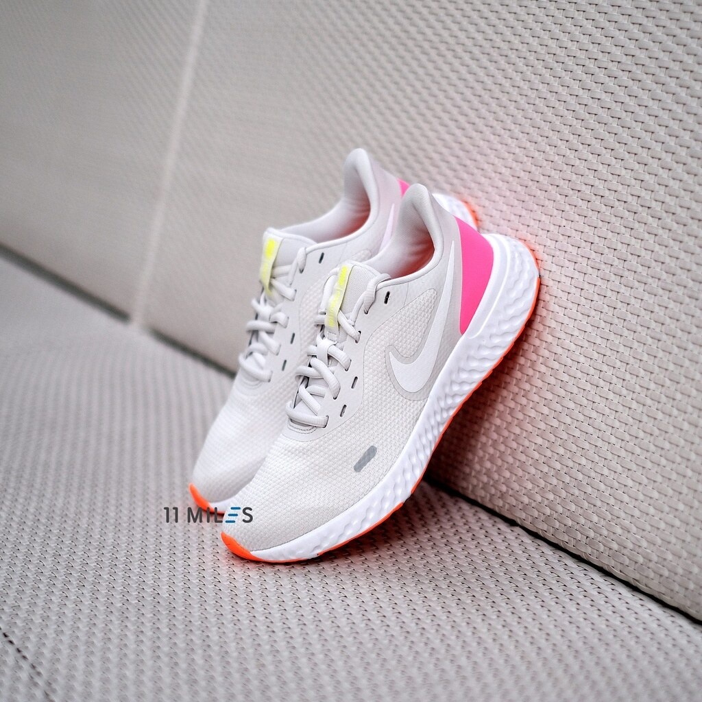 ✈รองเท้าวิ่งผู้หญิง Nike รุ่น Revolution 5 ของแท้! พร้อมส่ง รองเท้าผ้าใบผู้ชาย official shop ญ ชาย แท้ รองเท้าวิ่ง air s