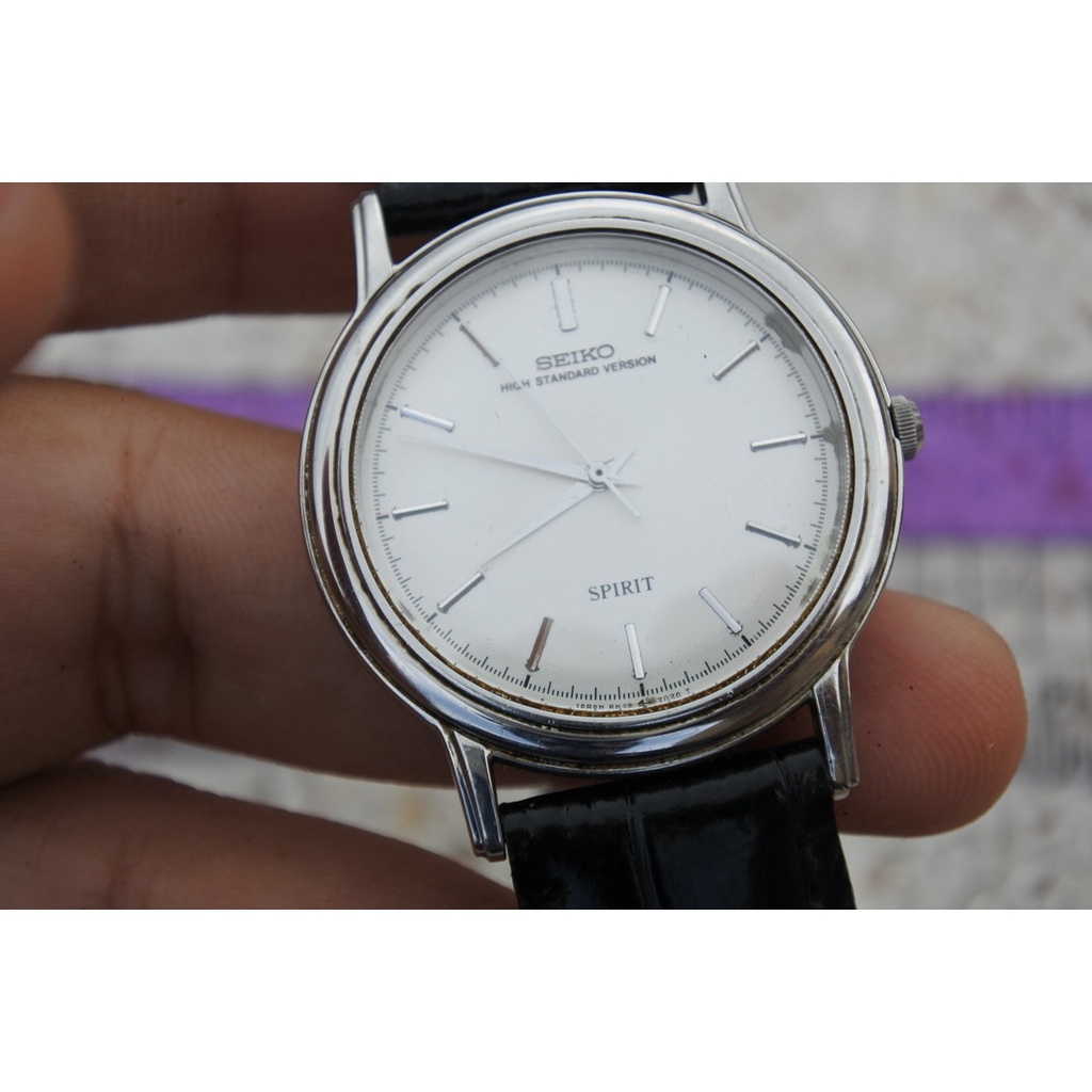 นาฬิกา Vintage มือสองญี่ปุ่น SEIKO SPIRIT HIGH STANDARD VERSION ระบบ QUARTZ ผู้ชาย ทรงกลม กรอบเงิน หน้าขาว หน้าปัด 36มม