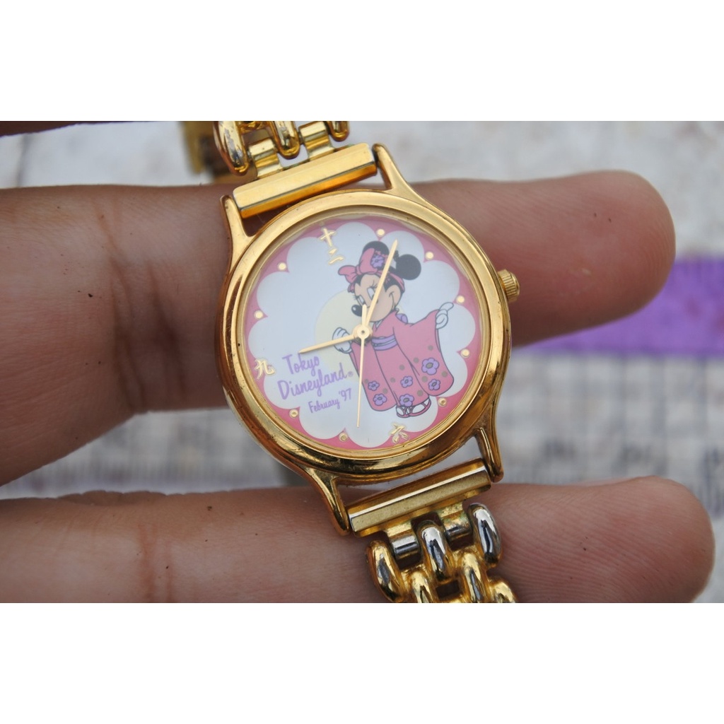 นาฬิกา Vintage มือสองญี่ปุ่น ALBA MICKY MOUSE V501 6K00 ระบบ QUARTZ ผู้หญิง ทรงกลม กรอบทอง หน้าปัดการ์ตูน หน้าปัด 27มม