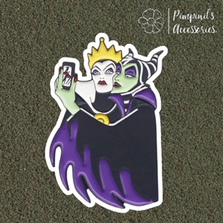 ʕ •ᴥ•ʔ ✿ พร้อมส่ง : เข็มกลัดลายราชินีใจร้ายและนางฟ้าปีศาจมาเลฟิเซนต์ | The Evil Queen &amp; Maleficent Enamel Brooch Pin.