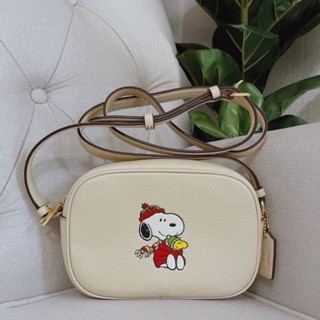 🌸🌸น้องสนูปปี้ NEW Coach X Peanuts Mini Jamie Camera Bag With Snoopy Cuddle Motifขนาด 7 1/2"