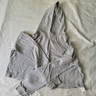 Cotton on crop top sweater เสื้อกันหนาว ผ้าไม่หนามาก เสื้อกันหนาวครอป เสื้อครอป เสื้อสั้น ใส่ในเมืองไทย เสื้อฮู้ด