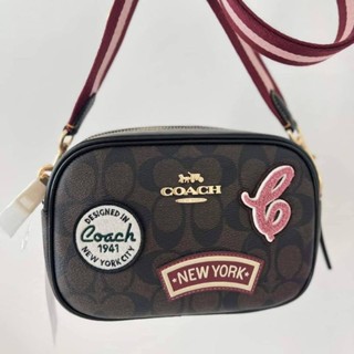 📮(พร้อมส่ง)NEW Coach Mini Jamie Camera Bag In Signature Canvas With Ski Patches7 1/2" (L)