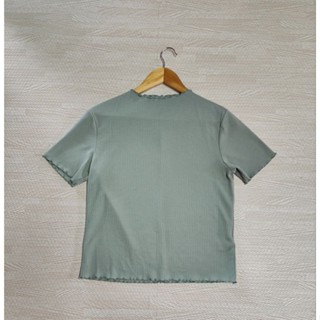 GU เสื้อร่อง ทรงครอป สีเขียวพาสเทล Size L หญิง มือ2