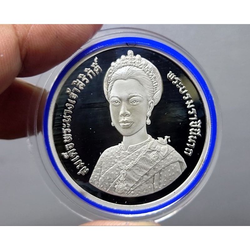 เหรียญ 600 บาท เนื้อเงินขัดเงา ที่ระลึกวาระเฉลิมพระชนมพรรษา 5 รอบ พระราชินี ราชินี ร9 ปี2535 กล่องหนัง #ของขวัญ #หายาก