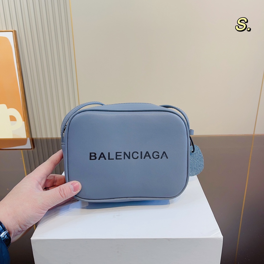 ♈✣◇[พร้อมกล่อง] Balenciaga Classic Camera Bag Women s Fashion Casual Shoulder Crossbody