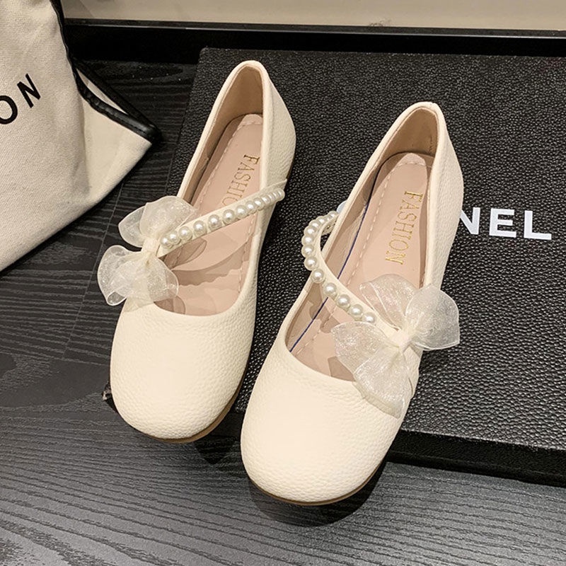 🔥 35-40 รองเท้าส้นแบนสีขาวเวอร์ชั่นเกาหลีติดโบว์หวานน่ารักลำลองหัวกลมปากตื้นพื้นรองเท้านุ่มเบาสบายรองเท้าผู้หญิง