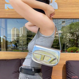 Hot sale👏spotกระเป๋าถือสีทึบสไตล์เกาหลีขนาดใหญ่ Silver Retro Messenger Bag