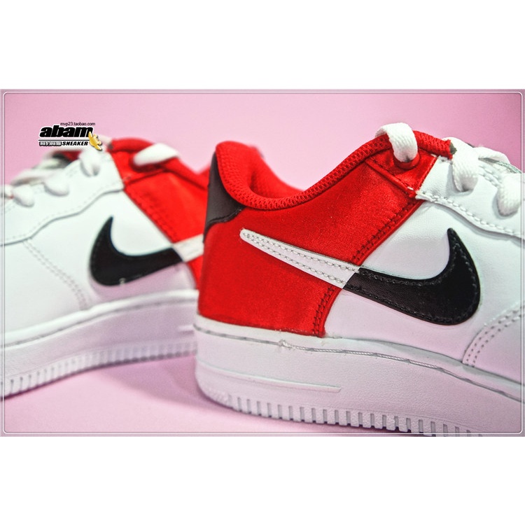 รองเท้าผ้าใบ nike◈✟✷☎☒Nike Air Force 1 AF1 ผ้าไหมสีแดงสีขาวตัดตะขอเย็บรองเท้าผู้หญิง CK0502600 O3Ppรองเท้าผ้าใบผู้ชาย ni